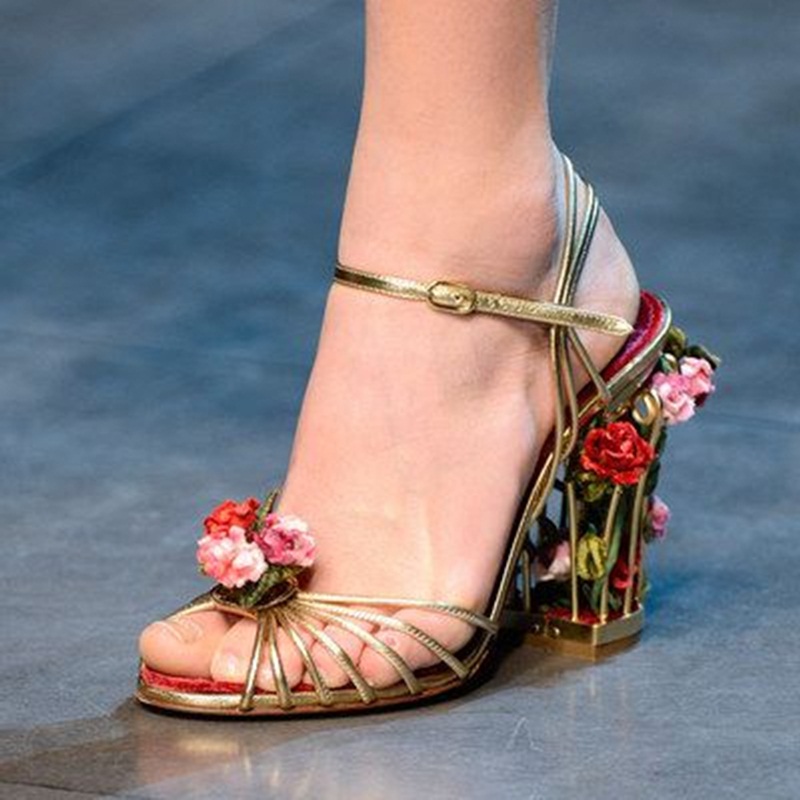 Sandal Strappy Heeled - 高級鳥かご女性サンダルゴールドメタリックレザーストラップサンダル花花アンクルストラップ祝う花嫁パーティーシューズ 8.5 センチメートル