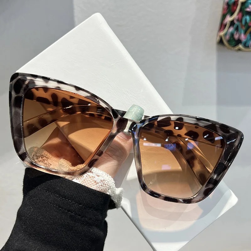 トレンディなキャットアイサングラス女性用レトロスクエアサング - Sunglasses Cat Eye のレビューと価格